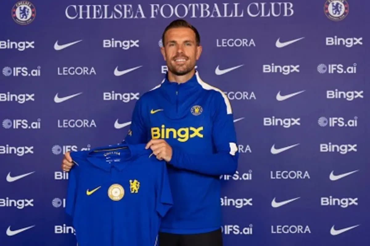 Chelsea signs Henderson from Brentford