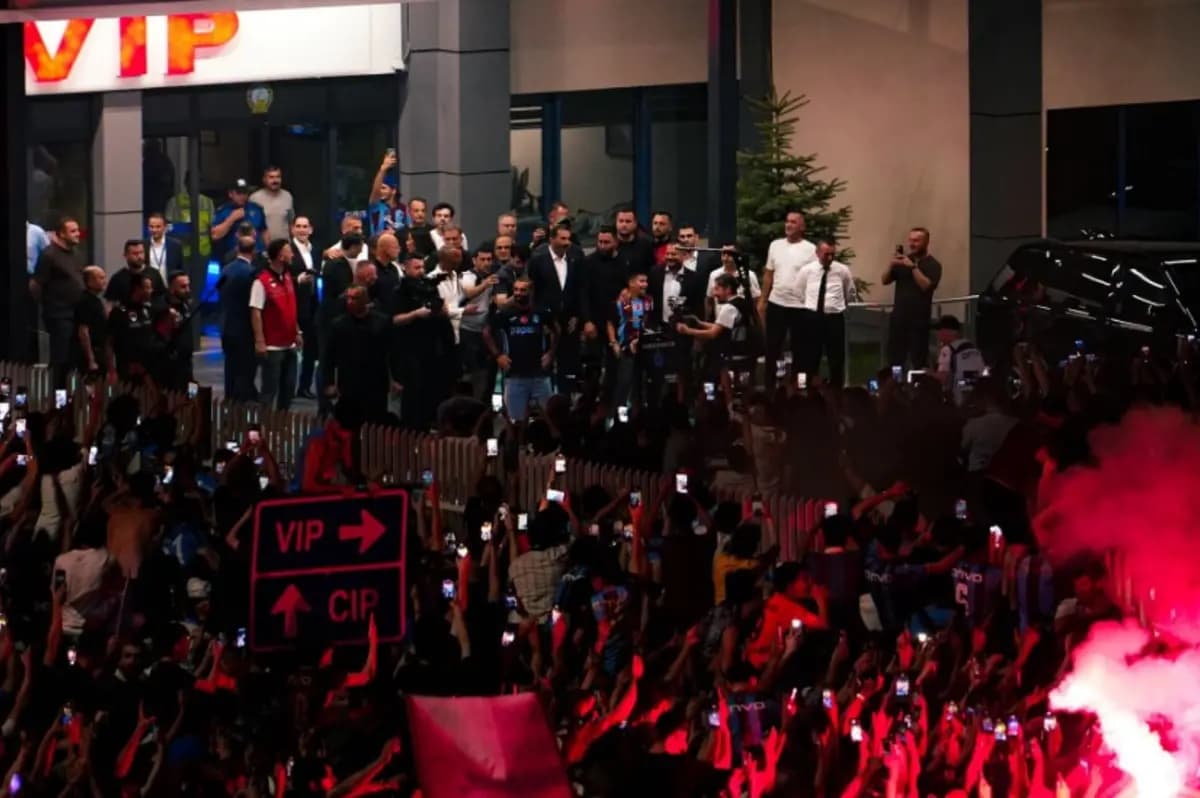 Mohamed Salah's Celebratory Welcome in Trabzon