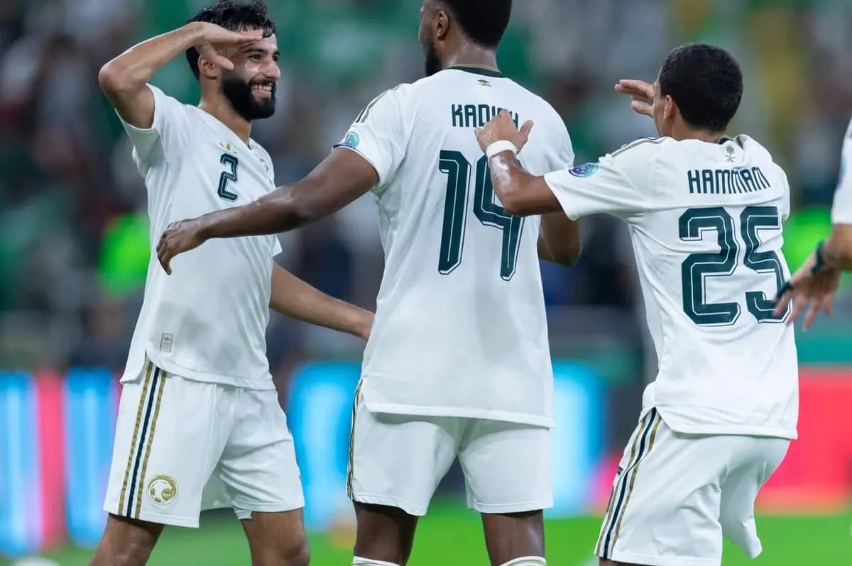 السعودية تنتظر موقف الثلاثي قبل مواجهة الصدارة