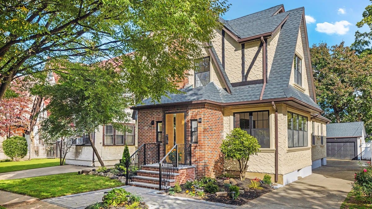 Trump's NYC Childhood Home Sells for $1.93M