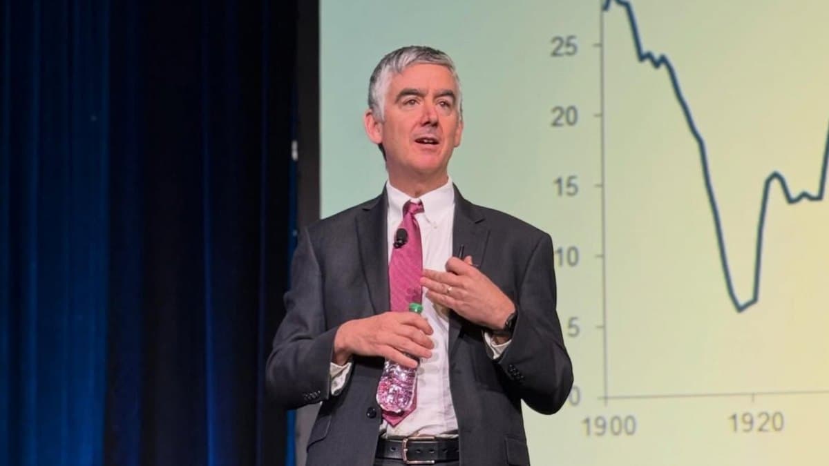 Economist predicts mortgage rates stay above 7% through 2027