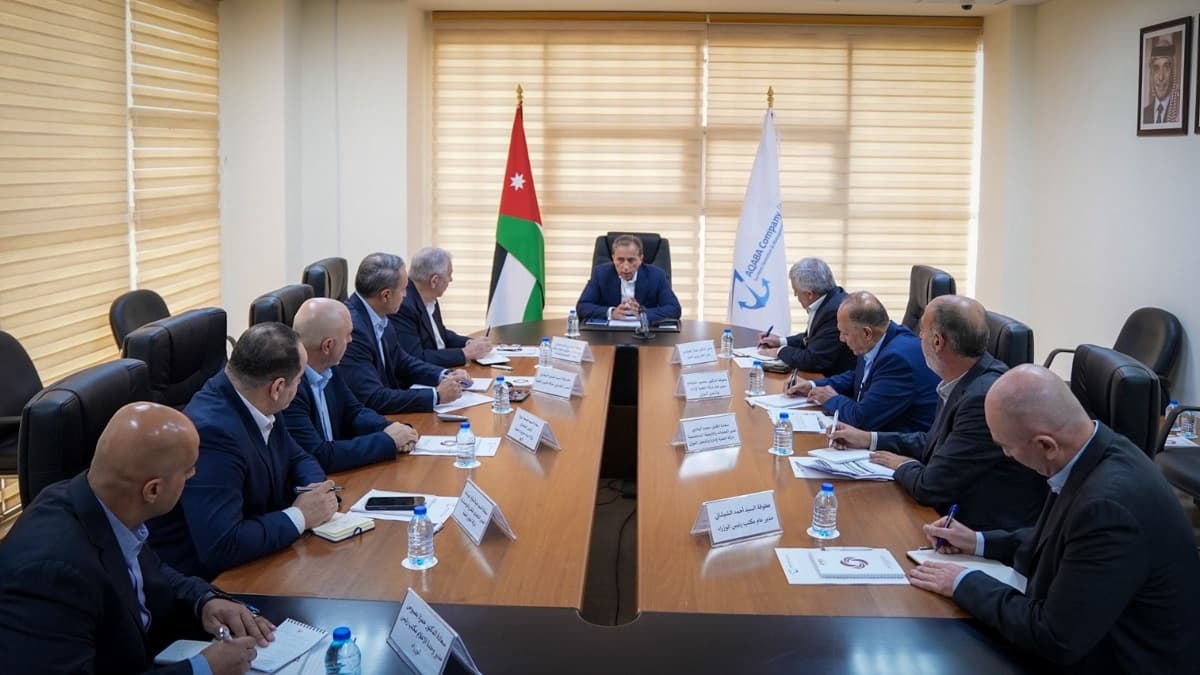 PM Reviews Aqaba port development