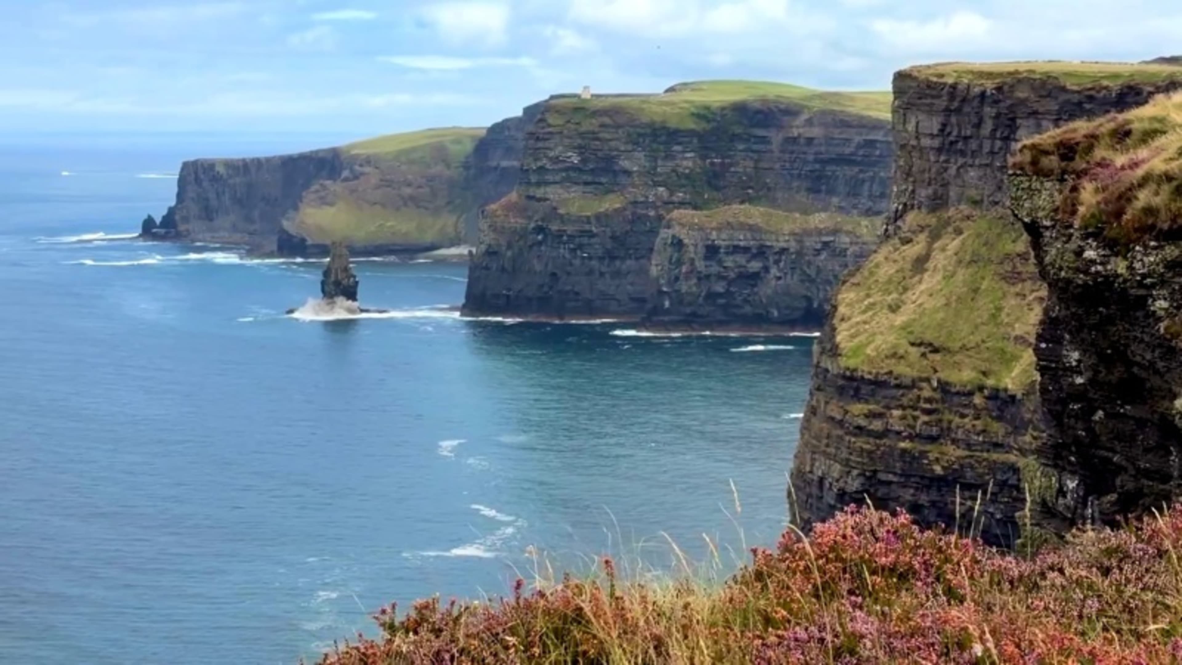 American tourist films Cliffs of Moher collapse