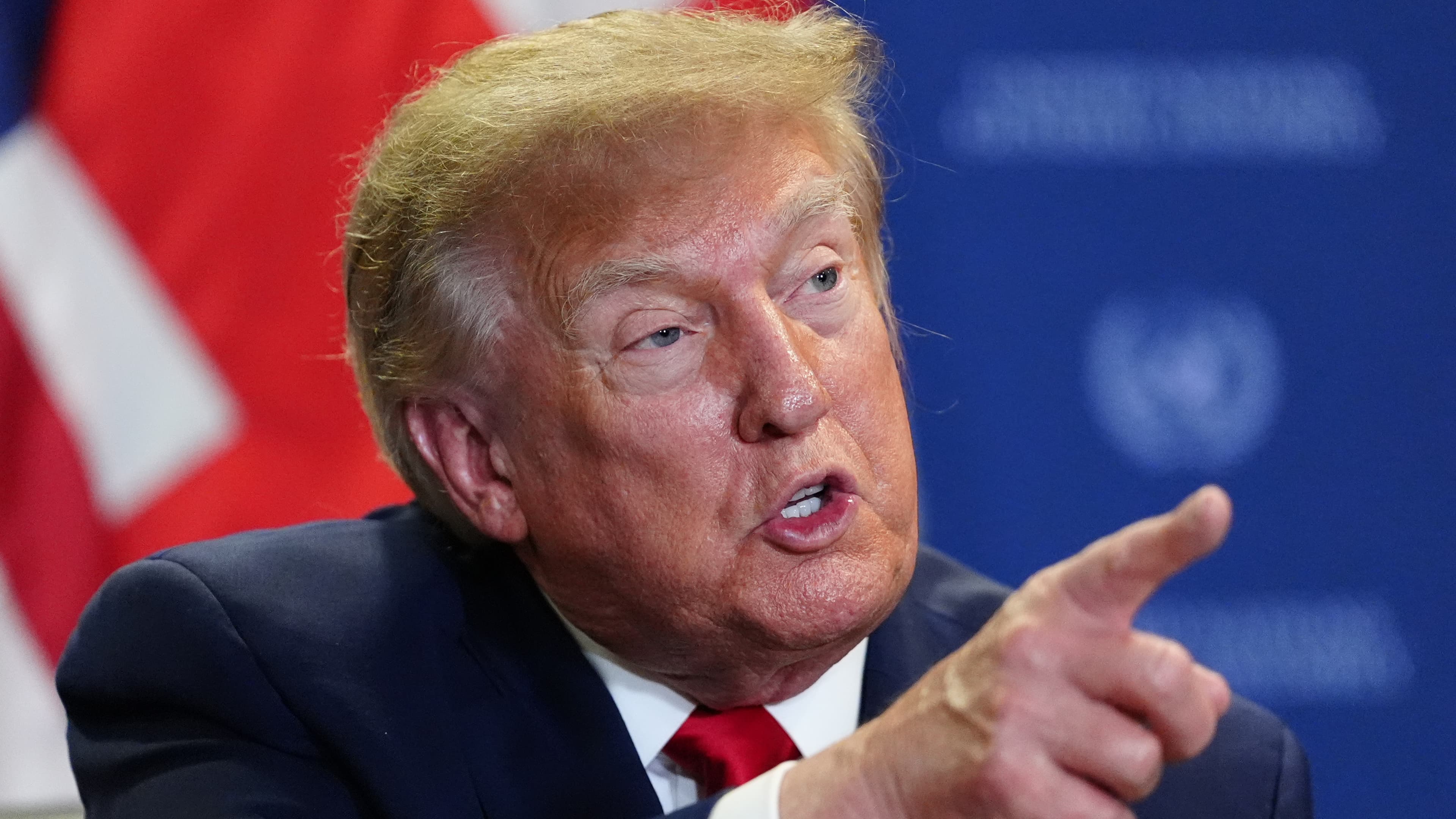 White House bars Politico from Air Force One