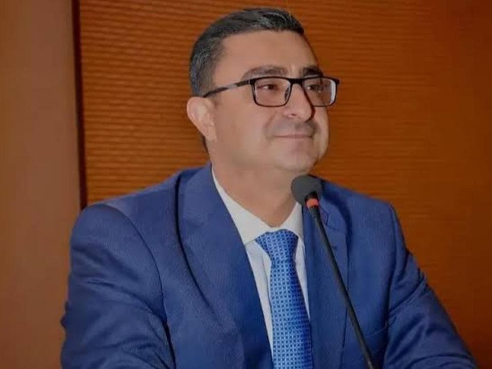 الحاج يتابع تنفيذ قانون العفو قبل سفره لمصر