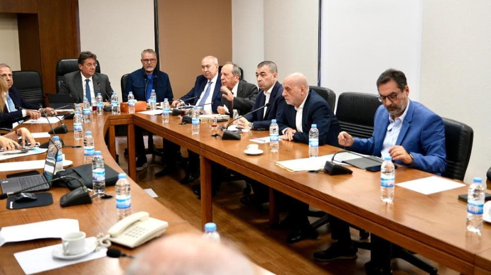 اللجنة المالية تؤجل قرار دعم السائقين