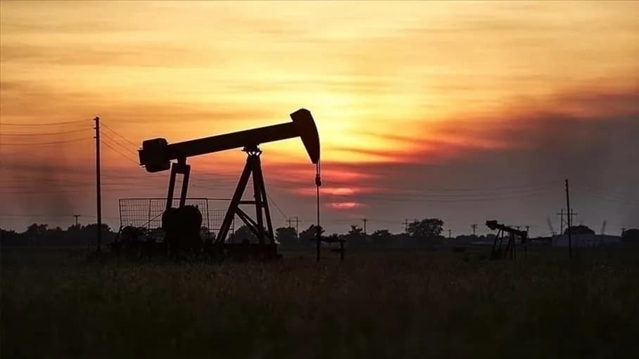 Oil gains over 1% after Trump declines Iran plan