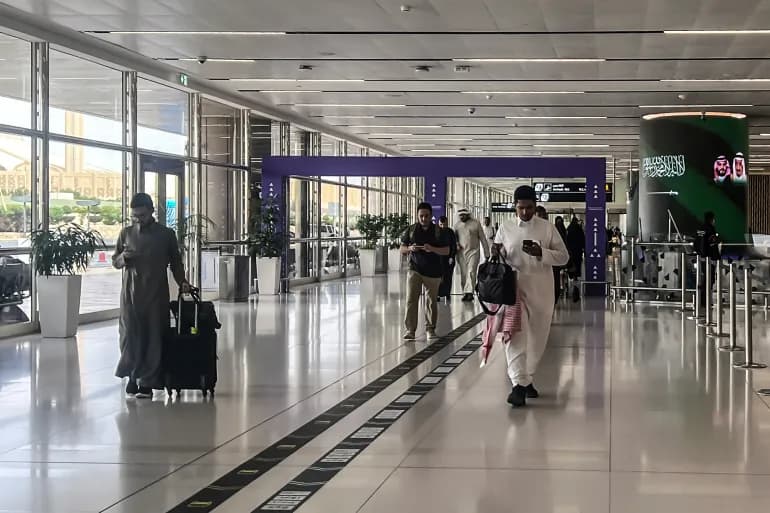 Saudi Arabia halts Riyadh Airport, Trump warns Houthis