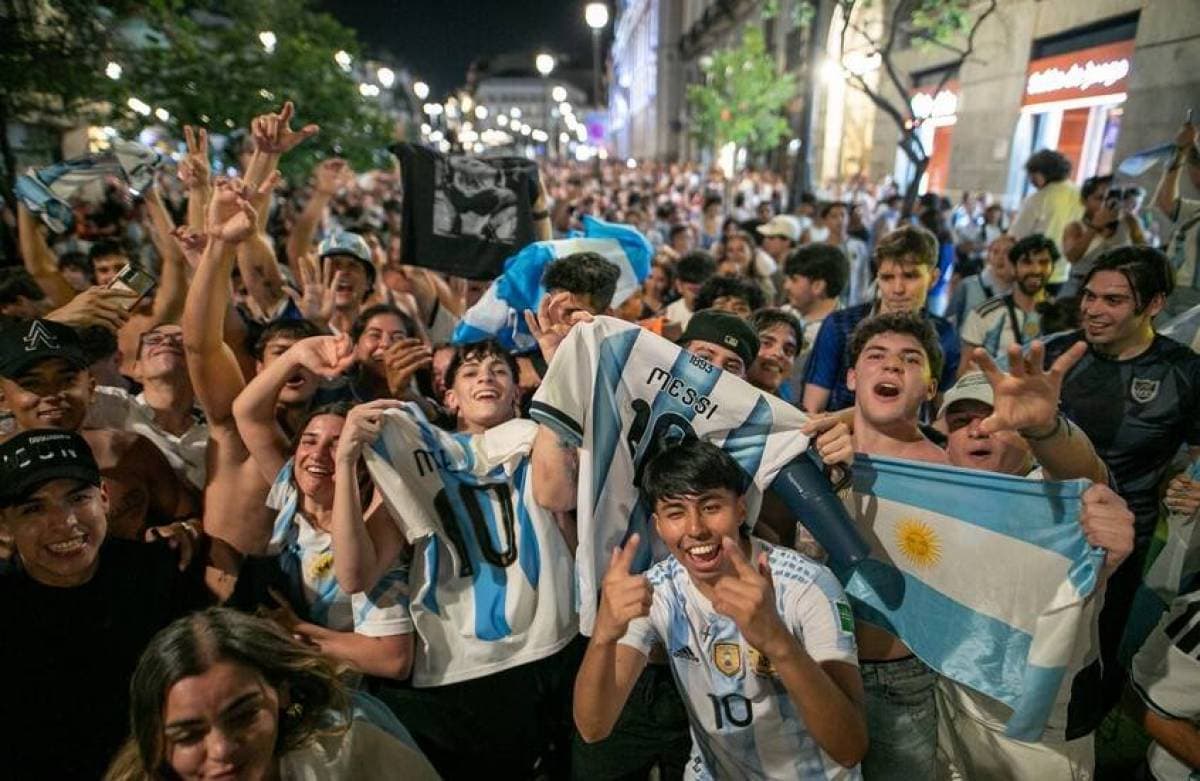 Argentine Fans Gather in New York for World Cup