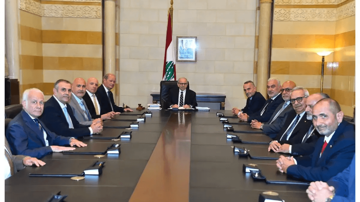 Shimon Pledges No New Taxes Until Deposit Crisis Resolved