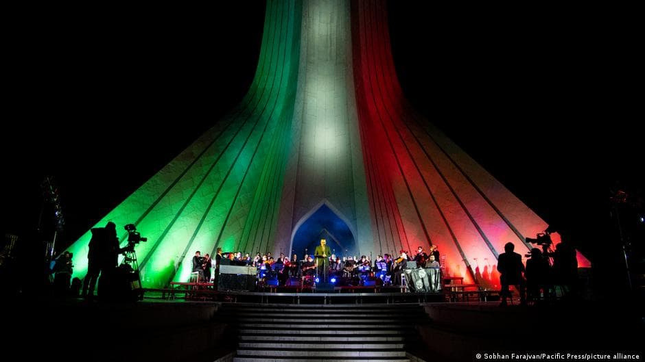 Iran art and music as peaceful protest