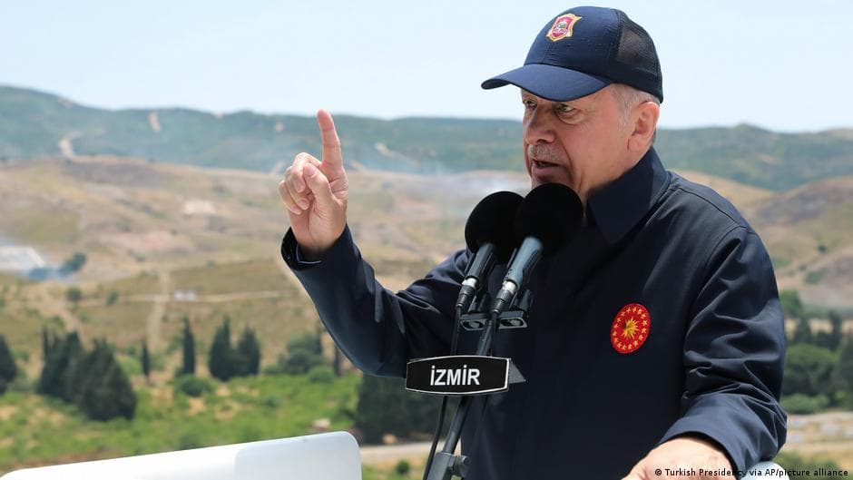 أردوغان يهدد اليونان جزر إيجة
