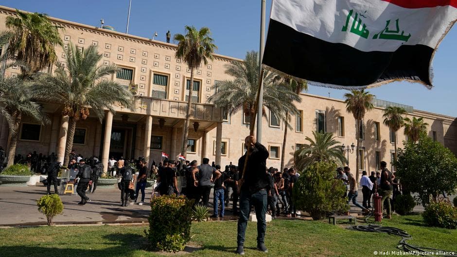 Five reasons for young Iraqis' disconnect from civil groups