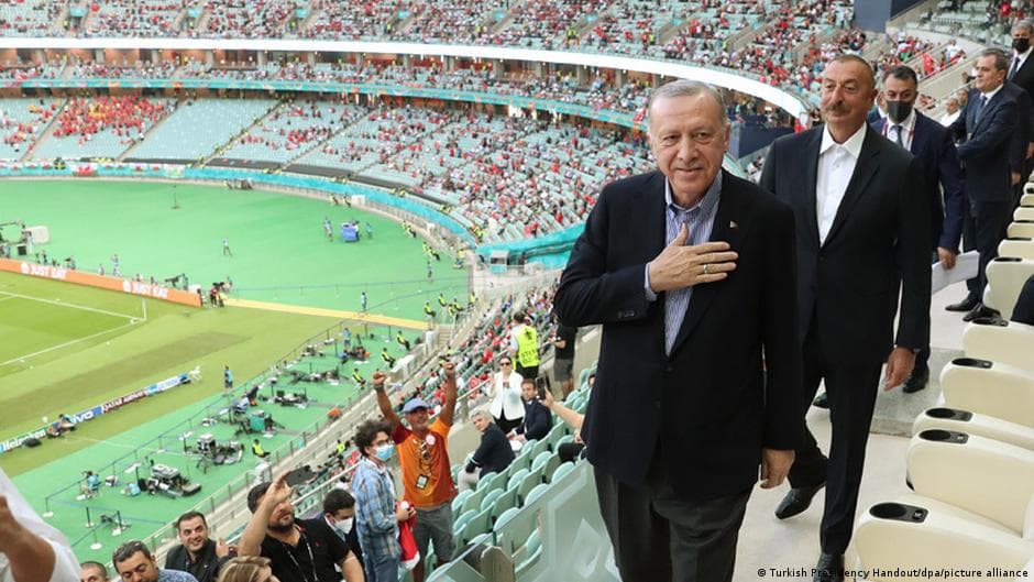 Erdogan monitors Beşiktaş's Salah talks