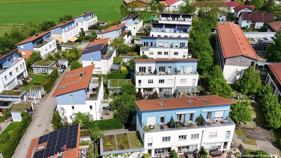 Hybrid building integrating three energy techs