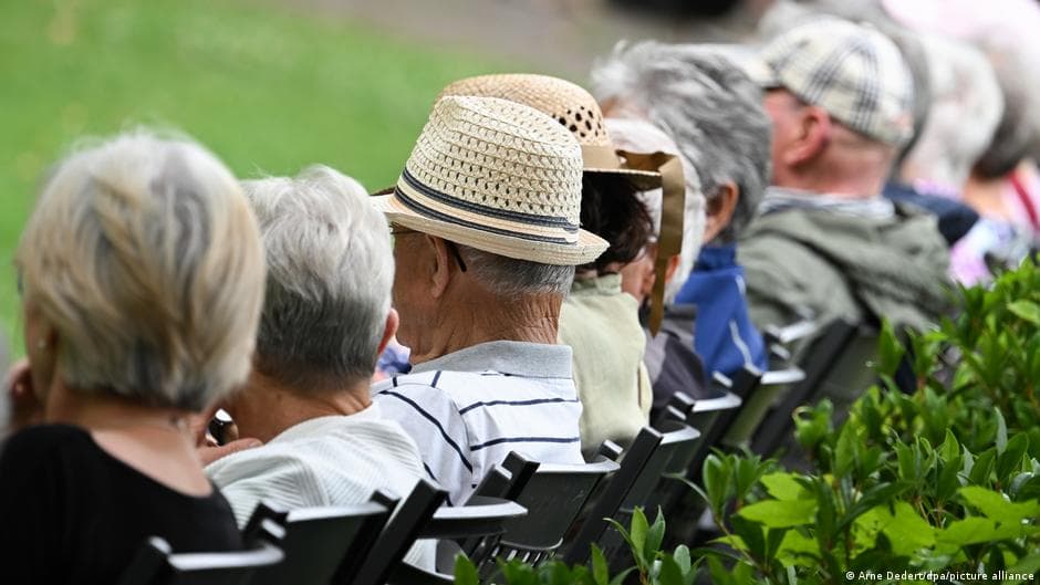 Poll: Germans prioritize political change