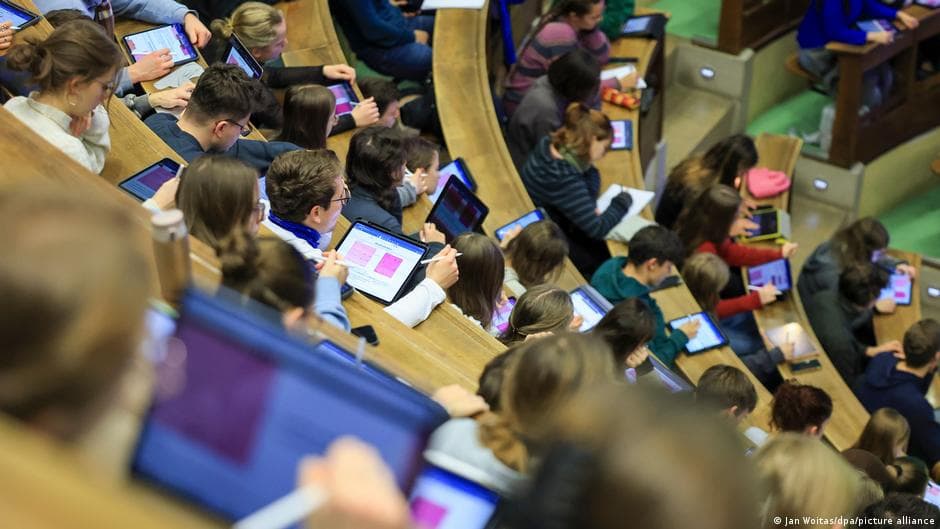 Foreign students boost Germany's economy