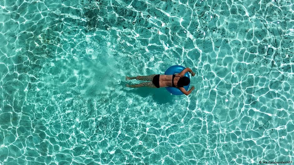 Health and environmental risks of urinating while swimming