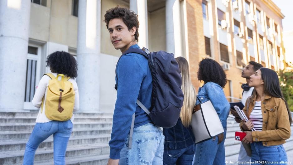 ألمانيا تشيخ وهجرة تؤدي إلى انحدار الشباب