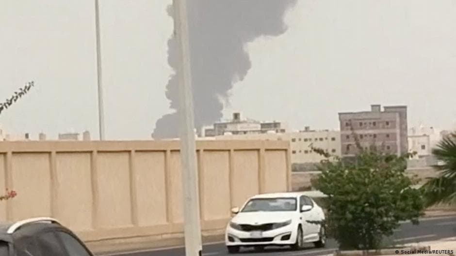 حرائق وتوقف في منشآت طاقة سعودية بعد هجمات الحوثيين