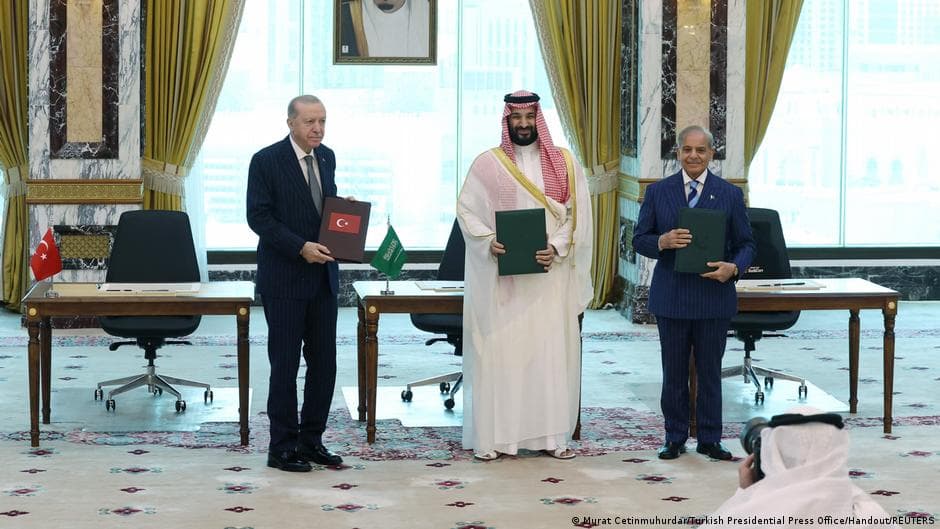 كشف ملامح التحالف التركي السعودي الباكستاني
