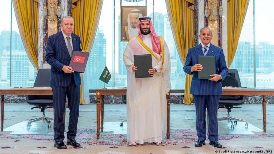 هل تنضم مصر إلى اتفاق مكة الدفاعي