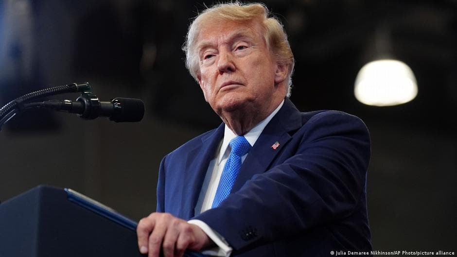 Trump warns of bombing Oman and urges Iran to surrender
