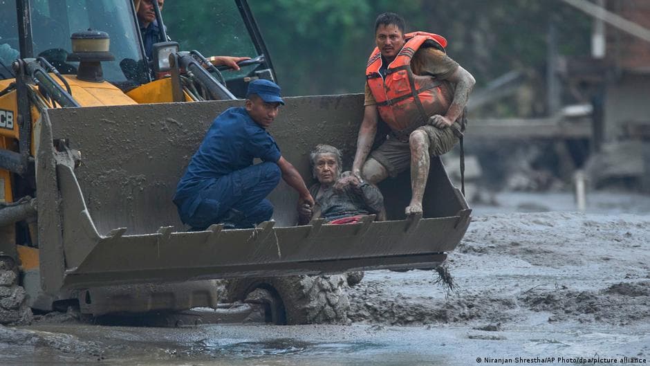 Floods in China and Nepal cause deaths and disappearances