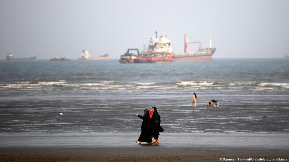 Oil transit slowdown in Hormuz