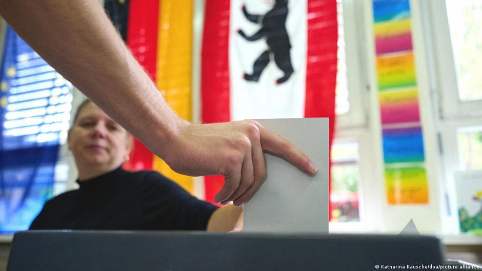 Maine-Vorpommern and Berlin Elections Lead
