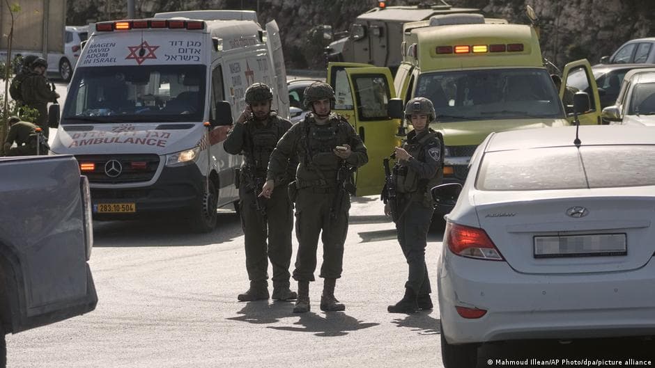 Netanyahu Orders West Bank Closure