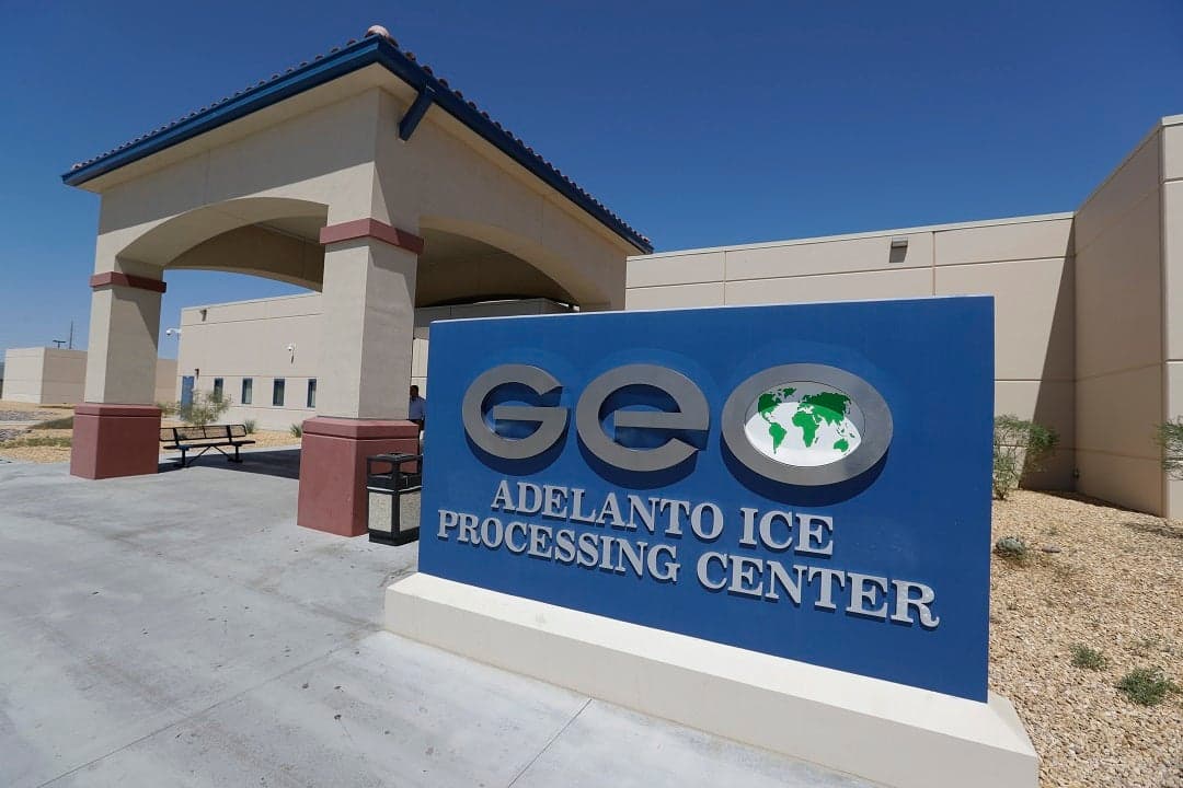 بنك المواطنين يوقف تعاملاته مع مراقبي سجون ICE