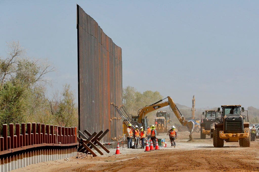 Court approves border wall in Arizona