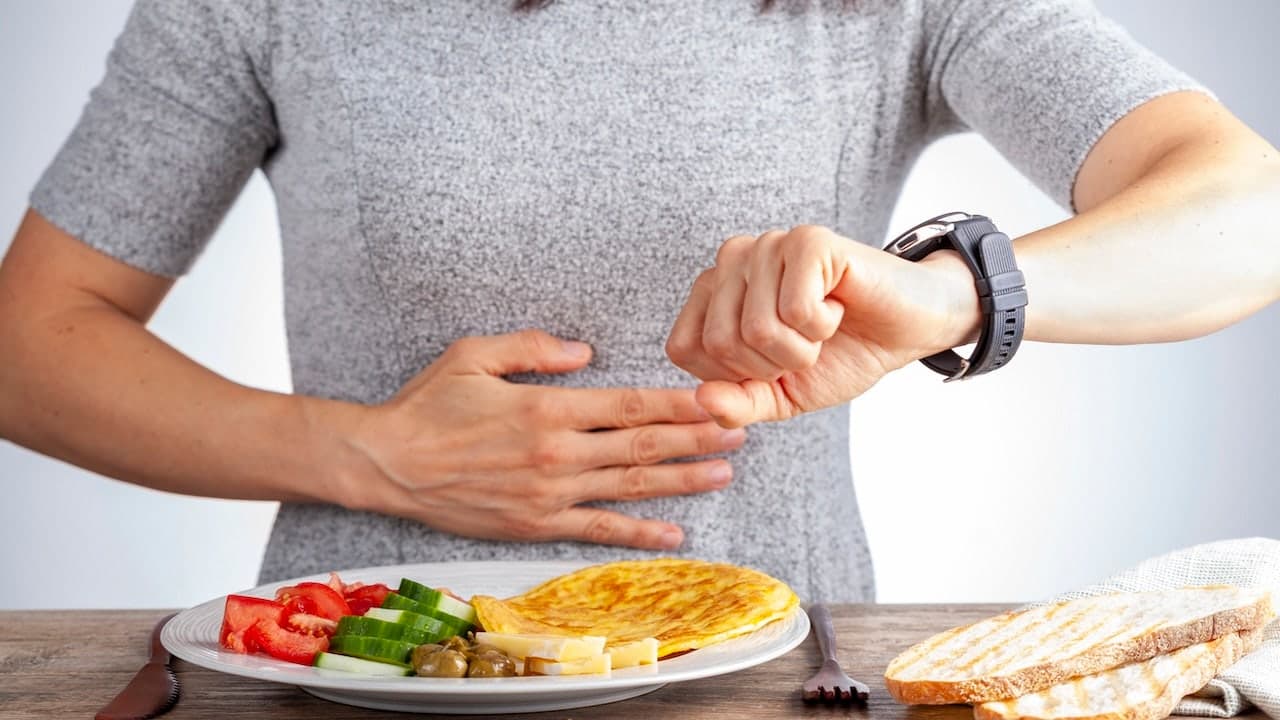 الابحاث تربط الأكل بصحة الدماغ عند كبار السن