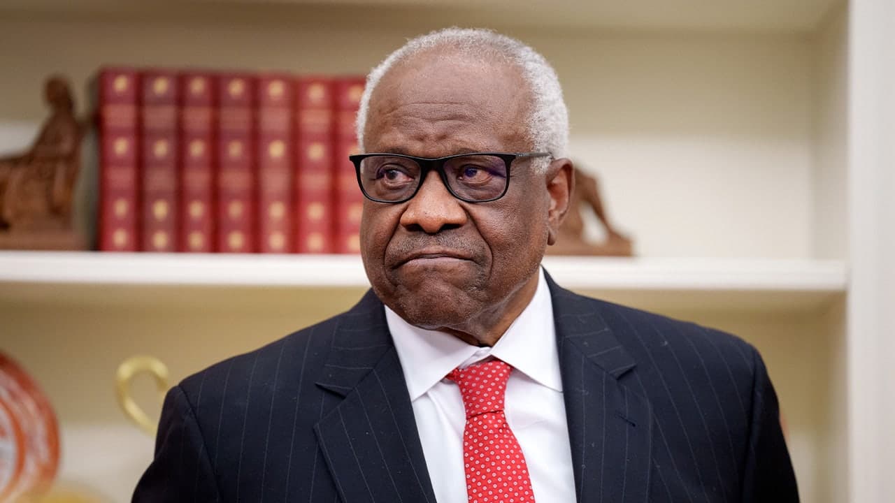 Clarence Thomas challenges federal gun law