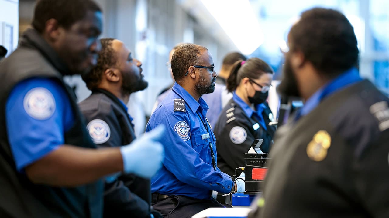 وكلاء TSA يفقدون كراسي التفتيش