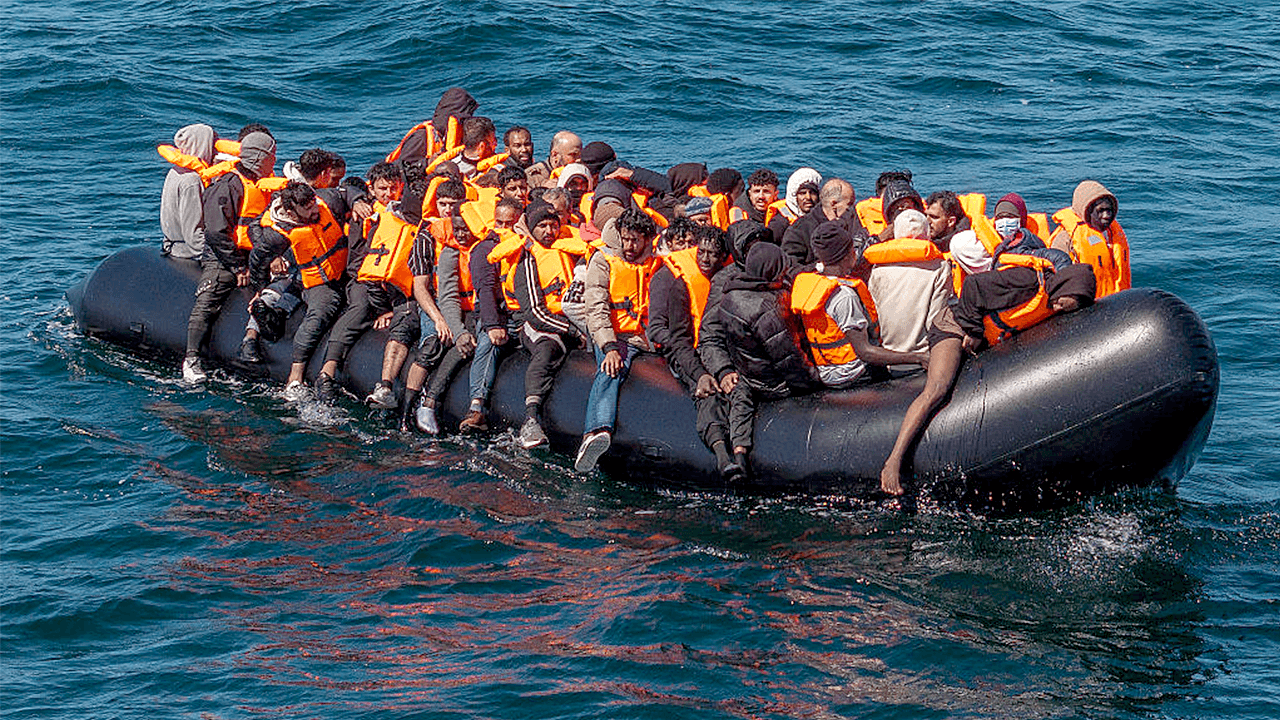 UK warns asylum seekers against harassment