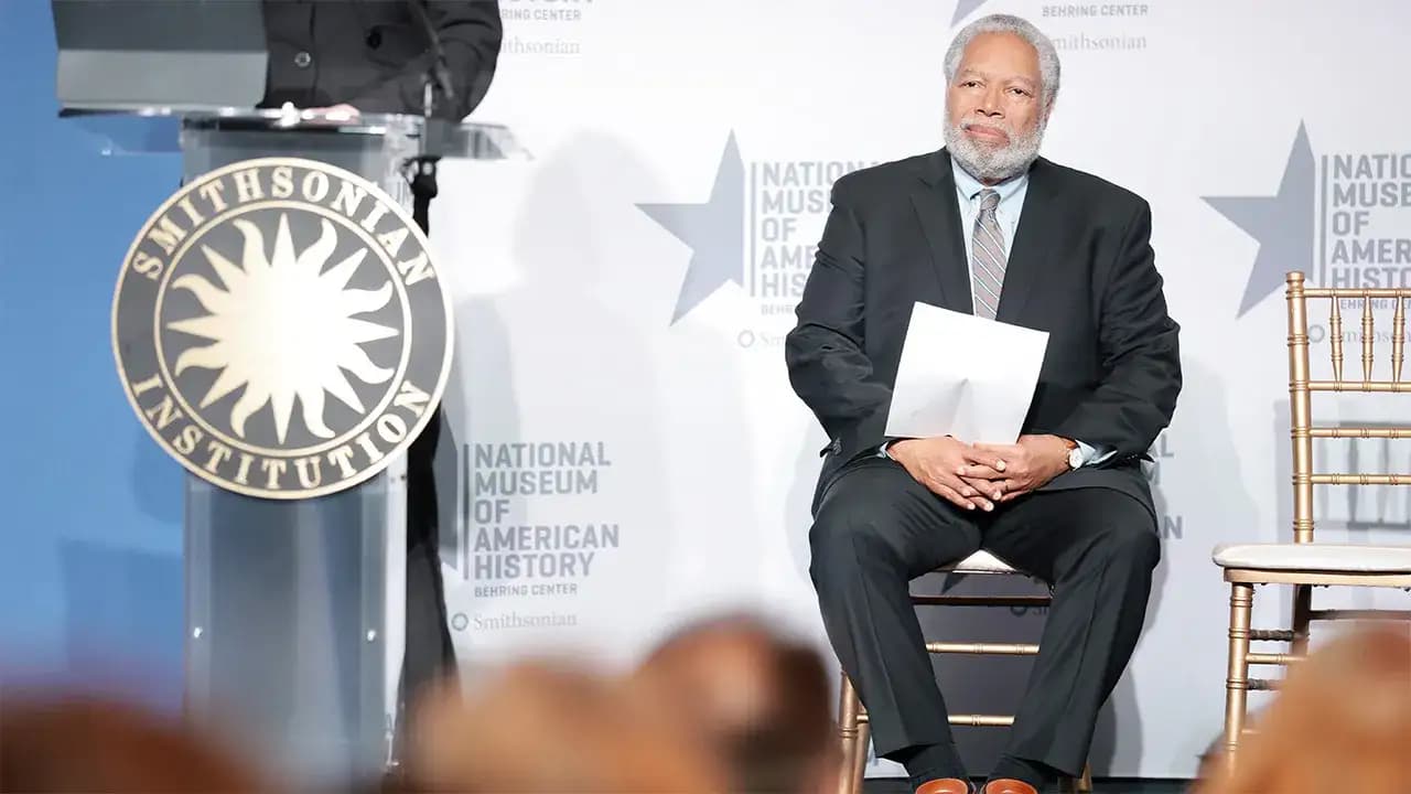 Supreme Court chief lauds Smithsonian head
