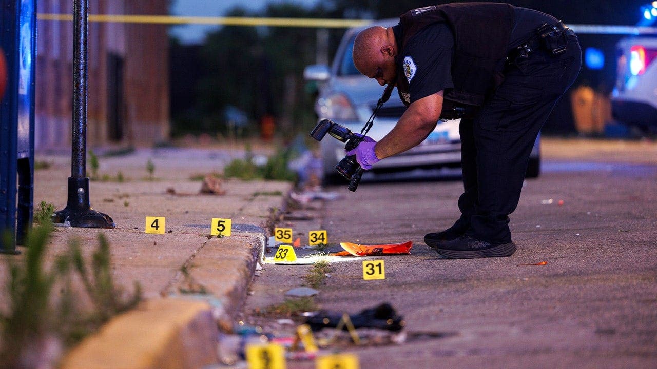 Ex-Chicago detective highlights crime decline model