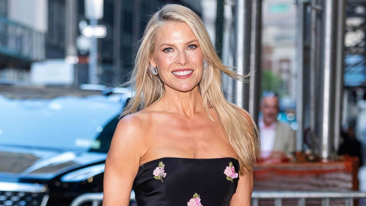 Ali Larter displays fit figure in bikinis during Italy yacht trip