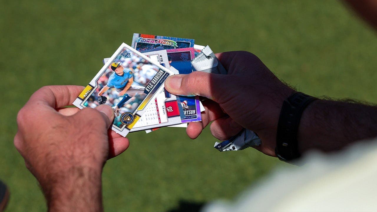 Sporting goods company enters sports cards