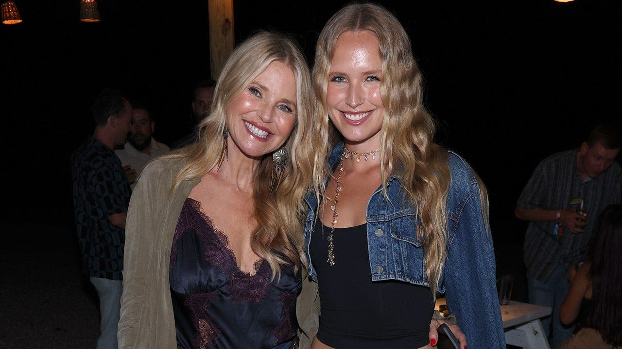 Christie and Sailor Brinkley in denim at Mayer concert