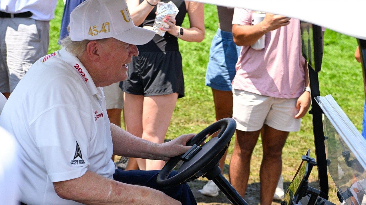 President Trump applauded at LIV Golf event