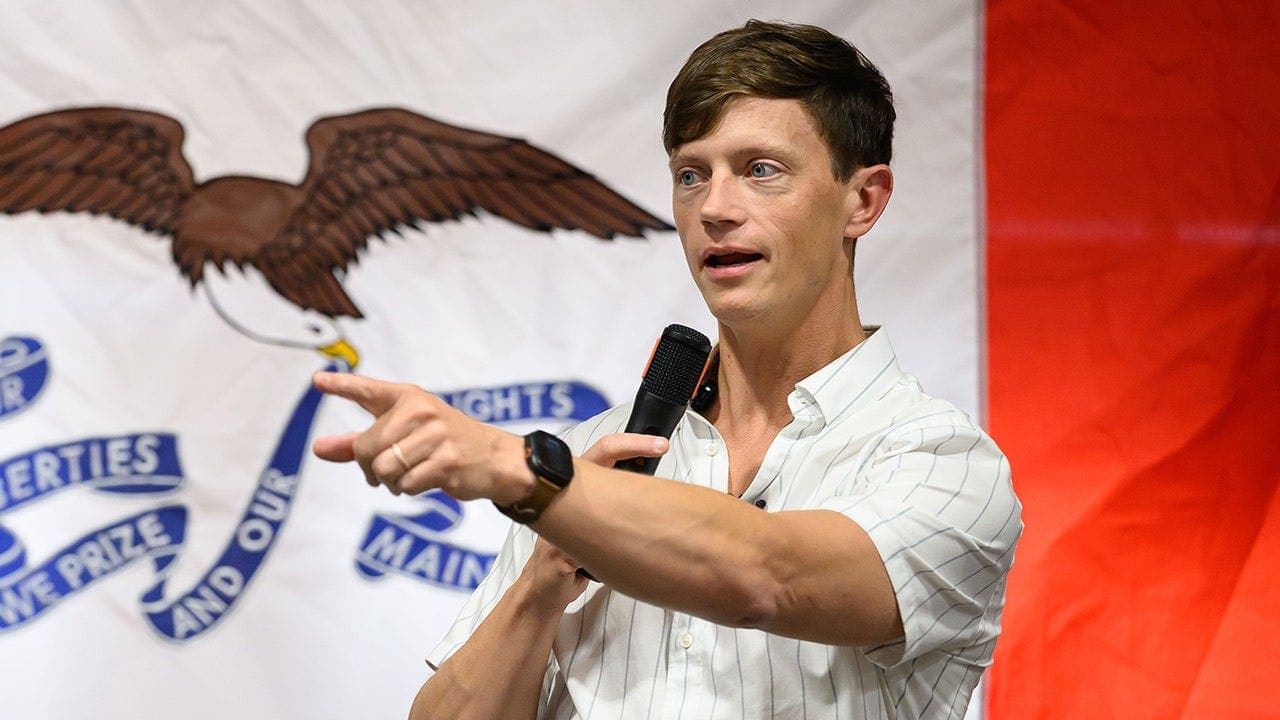 Iowa Democrat candidate avoids Biden Harris campaign