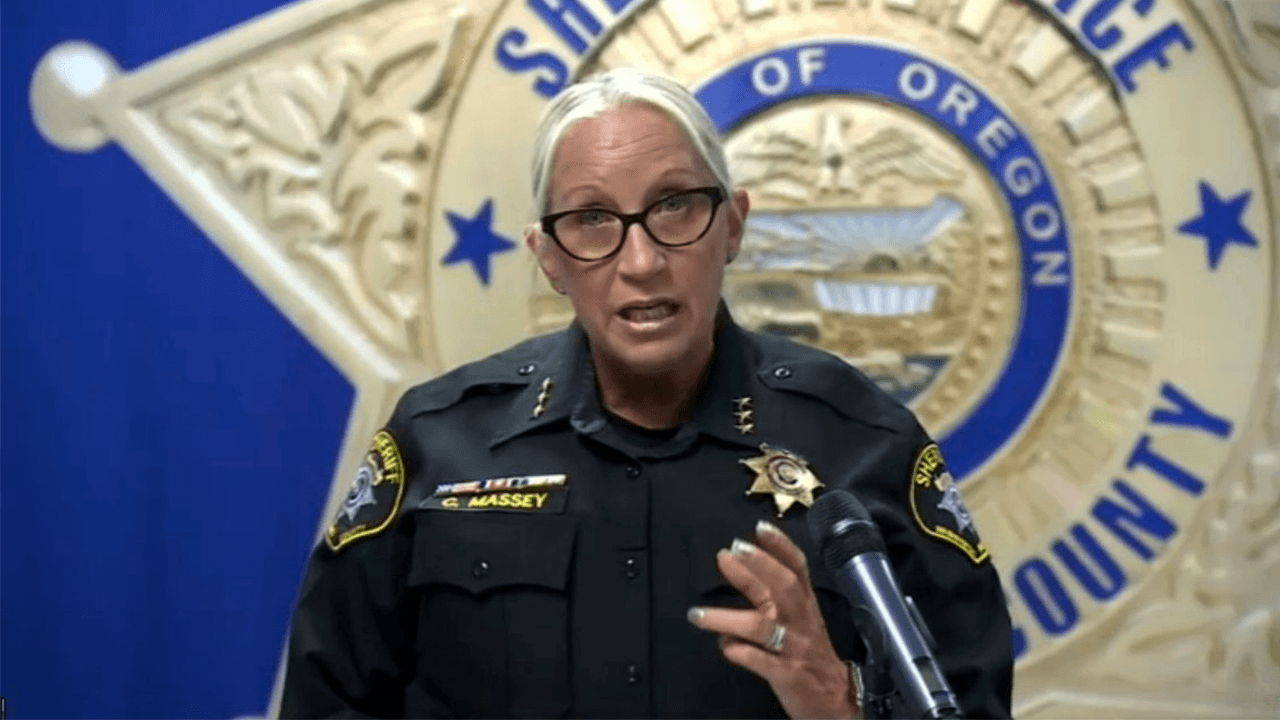 Suspect in 5 deaths found dead outside Portland