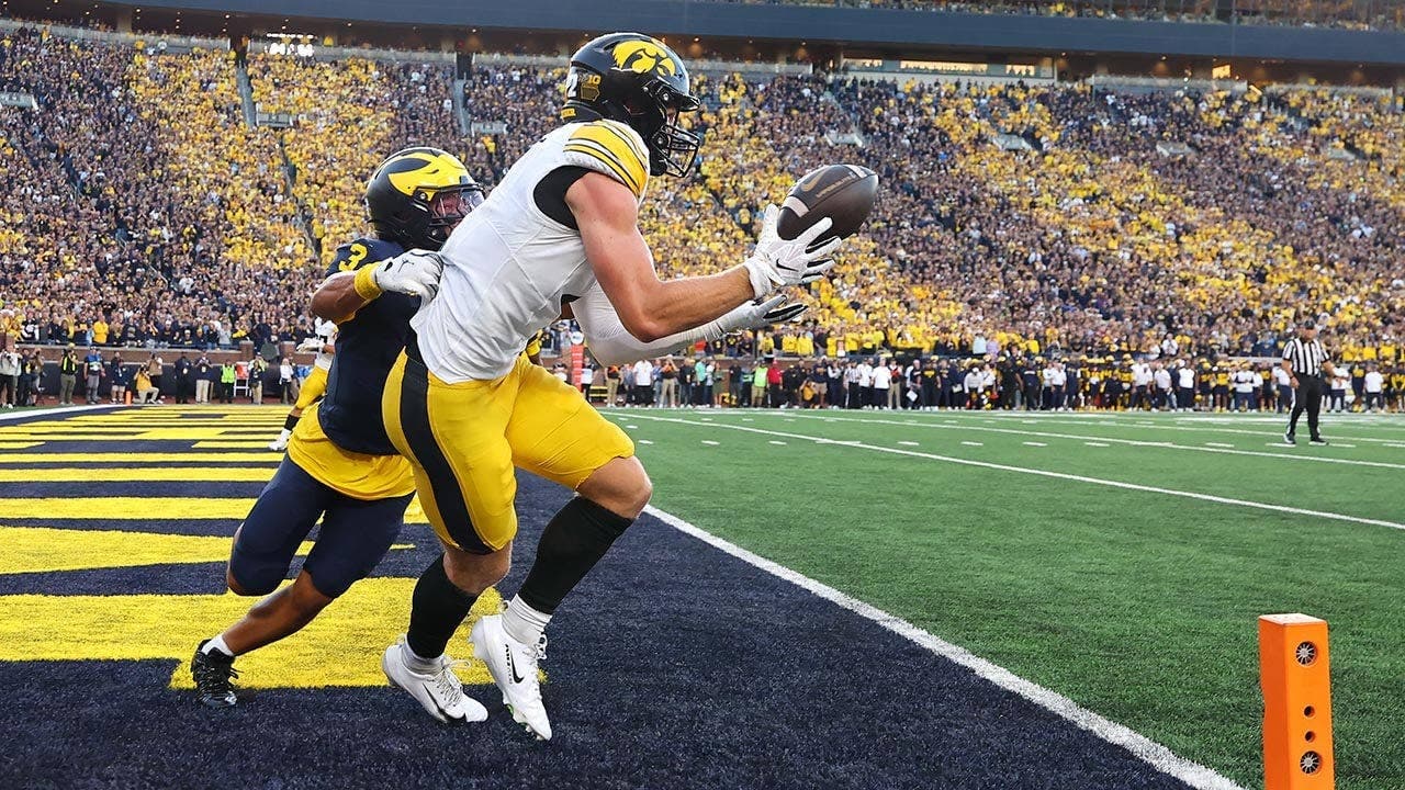 Hank Brown's late TD wins for Iowa