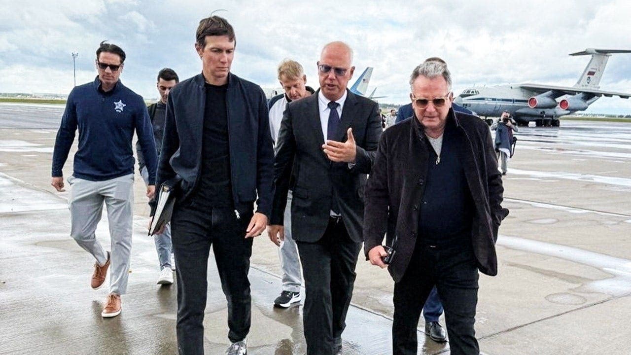 Trump negotiators arrive in Moscow