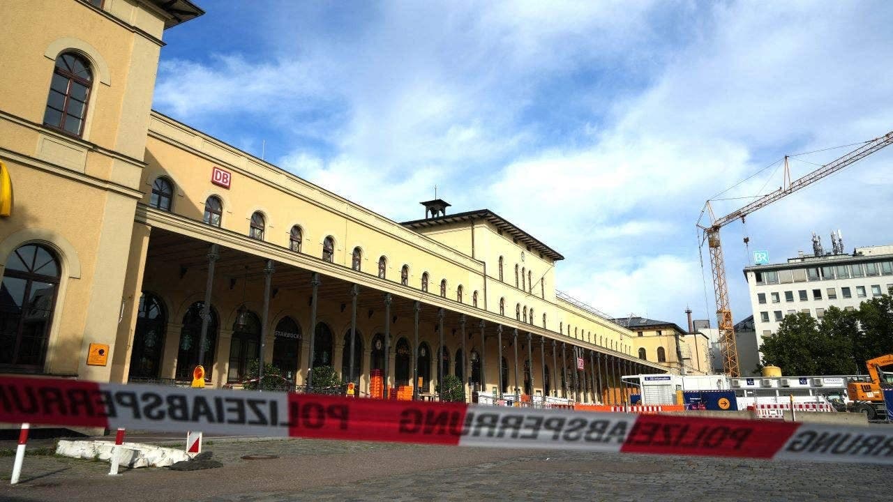 Explosion injures 2 Ukrainians at German station