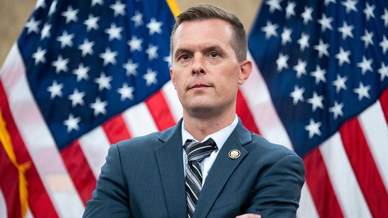 Democrat supports GOP incumbent