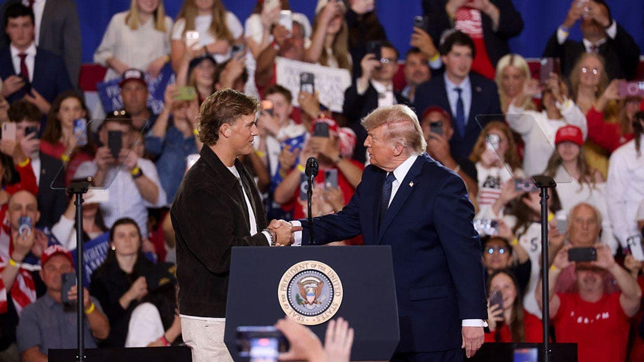 Media ridicules Dart over Trump stage mention